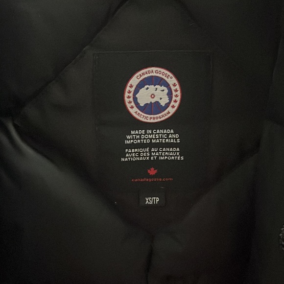 Black. Canada Goose 🔥🔥XS. Parka. - Picture 3 of 8